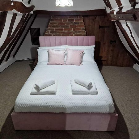 Two Bedroom Grade Ll Cottage At Az Luxury Stays Honey Horsefield With Wifi And Free Parking Hundon Exterior photo