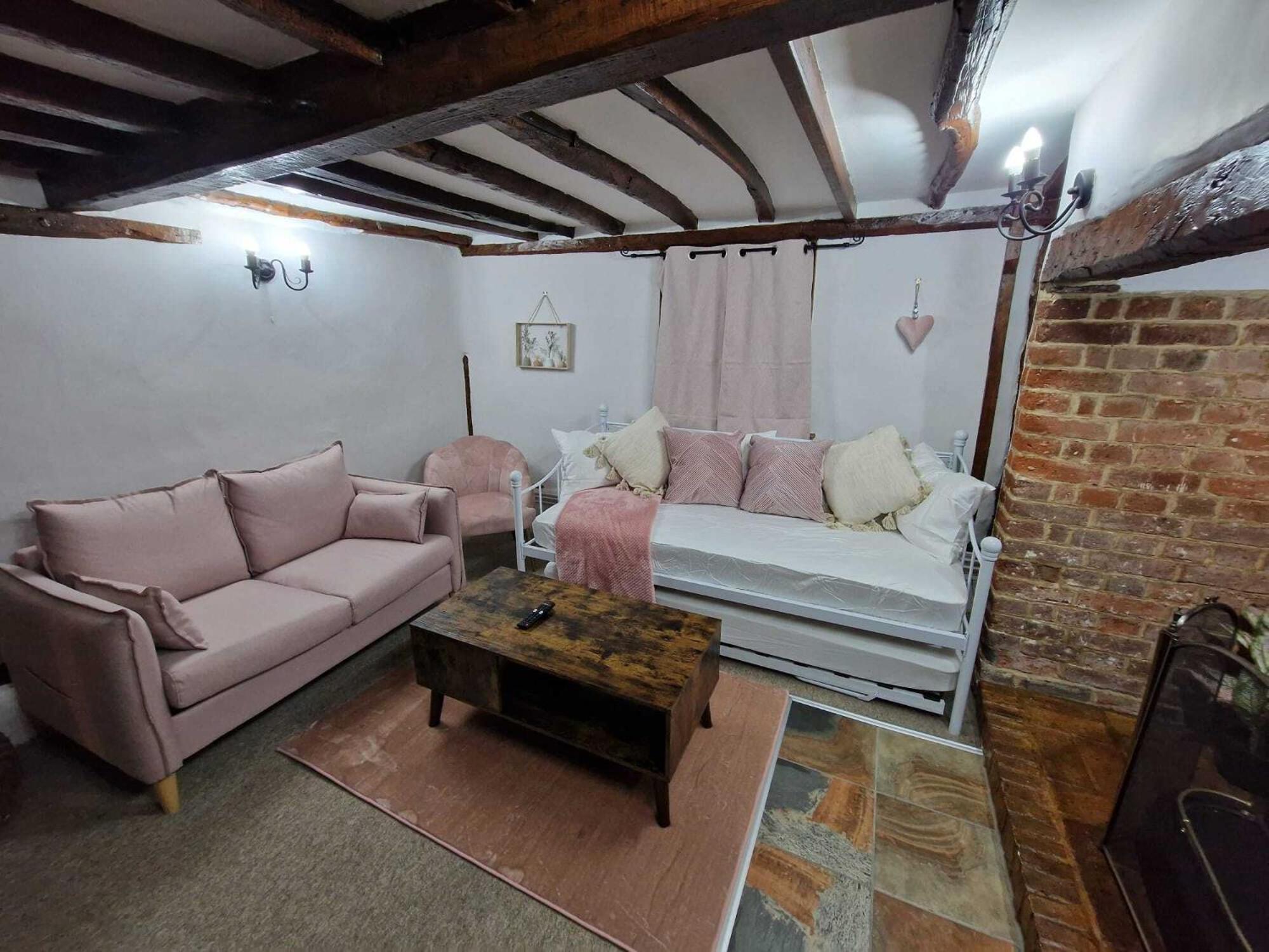 Two Bedroom Grade Ll Cottage At Az Luxury Stays Honey Horsefield With Wifi And Free Parking Hundon Exterior photo